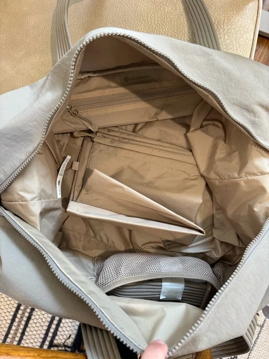 Lululemon 3-in-1 Gym Duffle Bag 30L - Picture 3 of 6